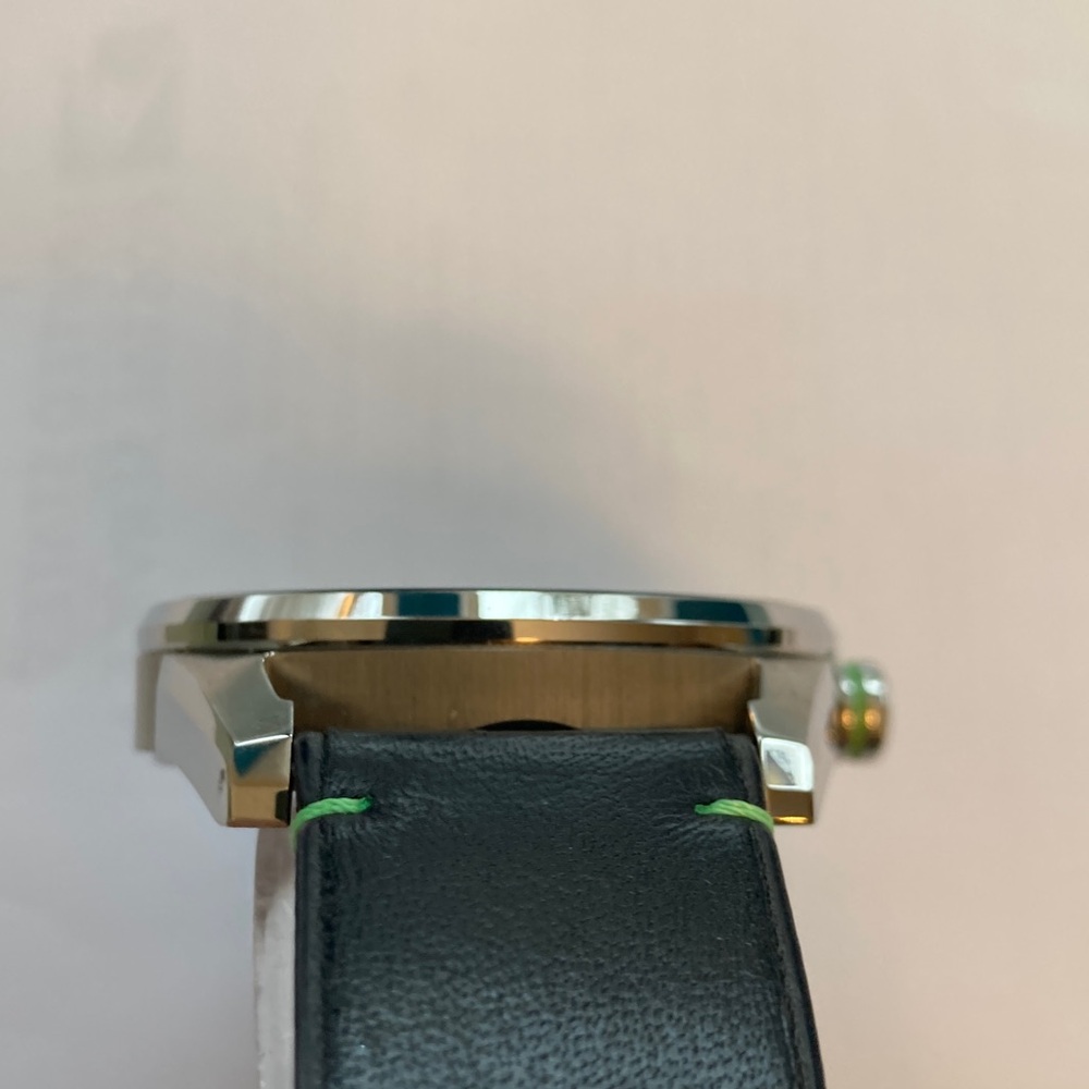 Citizen Eco Drive E111-S108659 black and green watch, leather strap, stainless - Picture 6 of 17